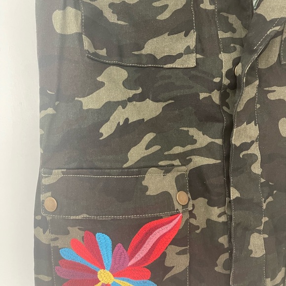 Hip length camo vest, Phoenix embroidery, patch pockets at hip size 2XL - Picture 8 of 14